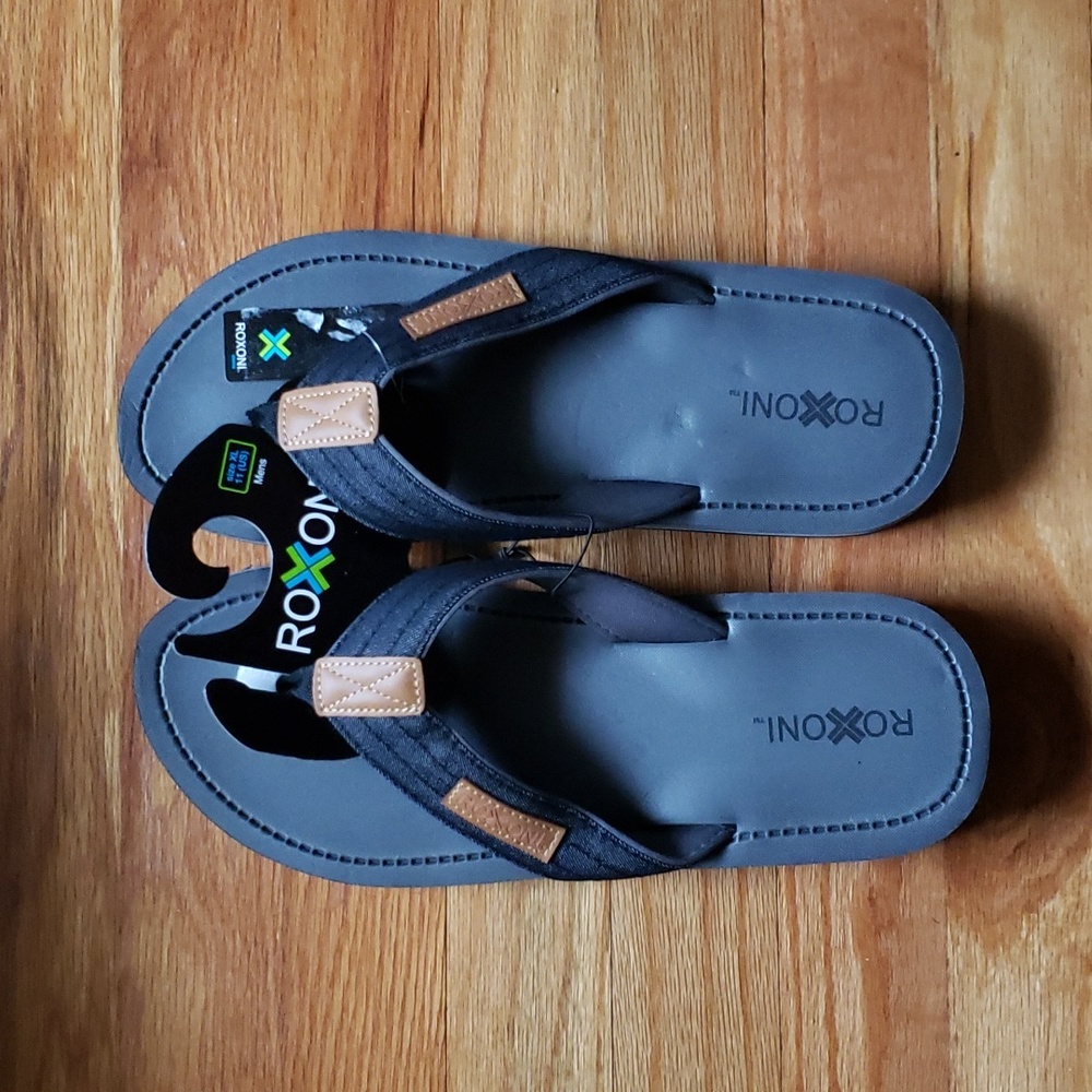 Roxoni Men's size 11 black and grey with tan highlights flip-flops  shoes